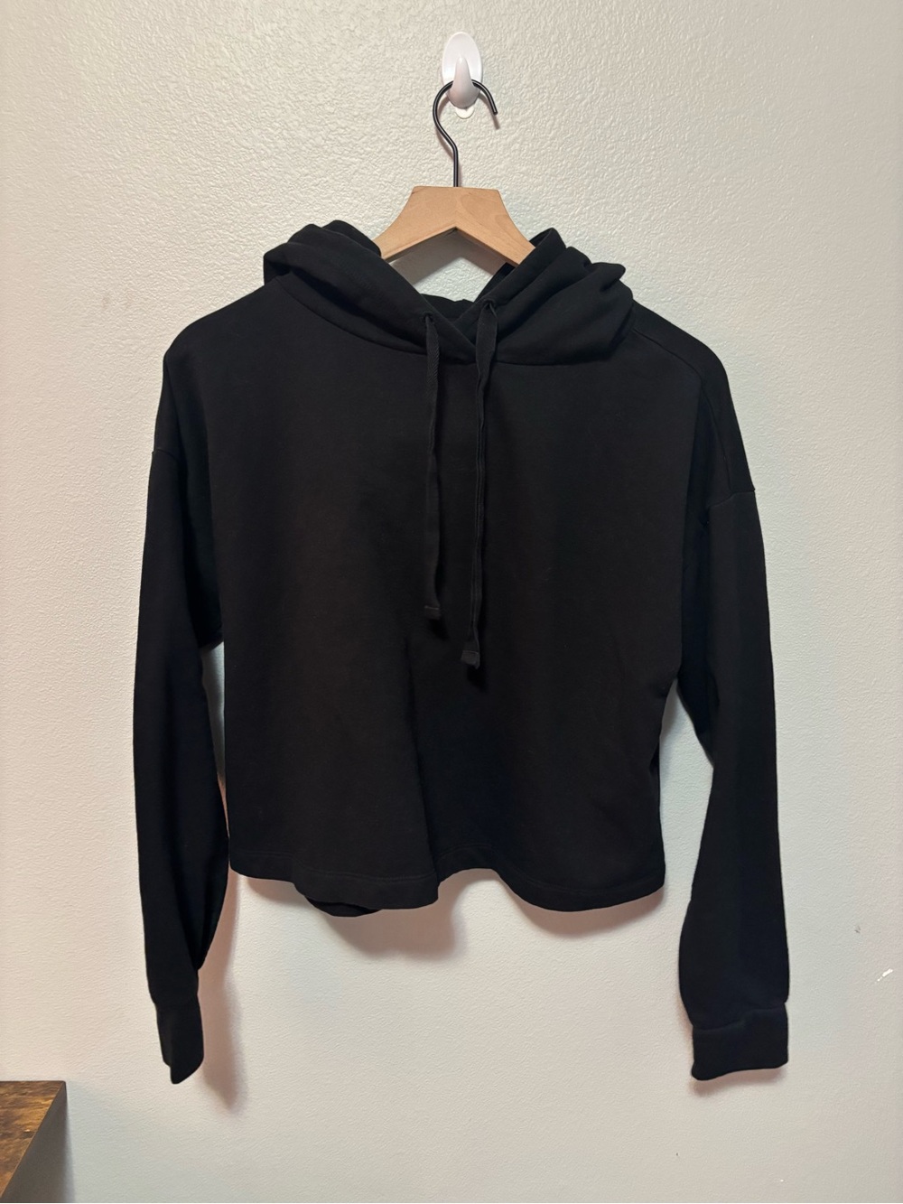 Zella Black Cropped Pullover Hoodie